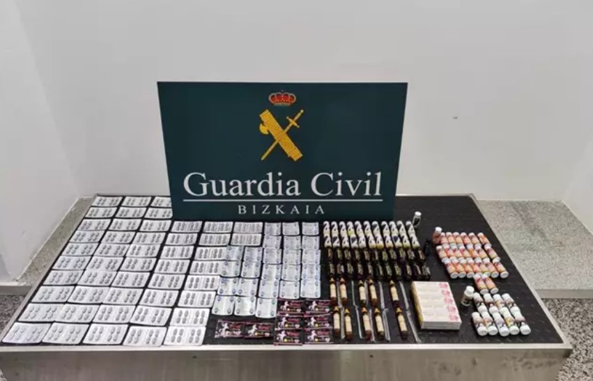 Intervenidas cerca de 500 pastillas y 97 ampollas potenciadoras sexuales en el Aeropuerto de Bilbao