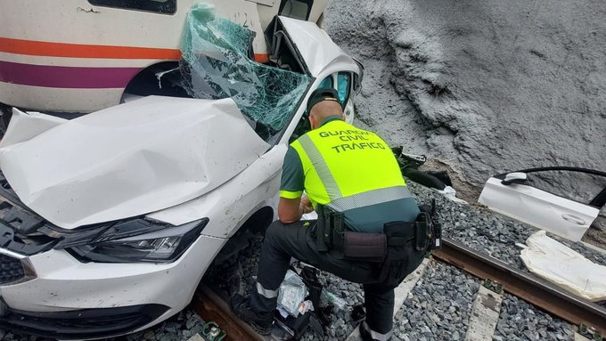 Estado del coche accidentado en Lugo