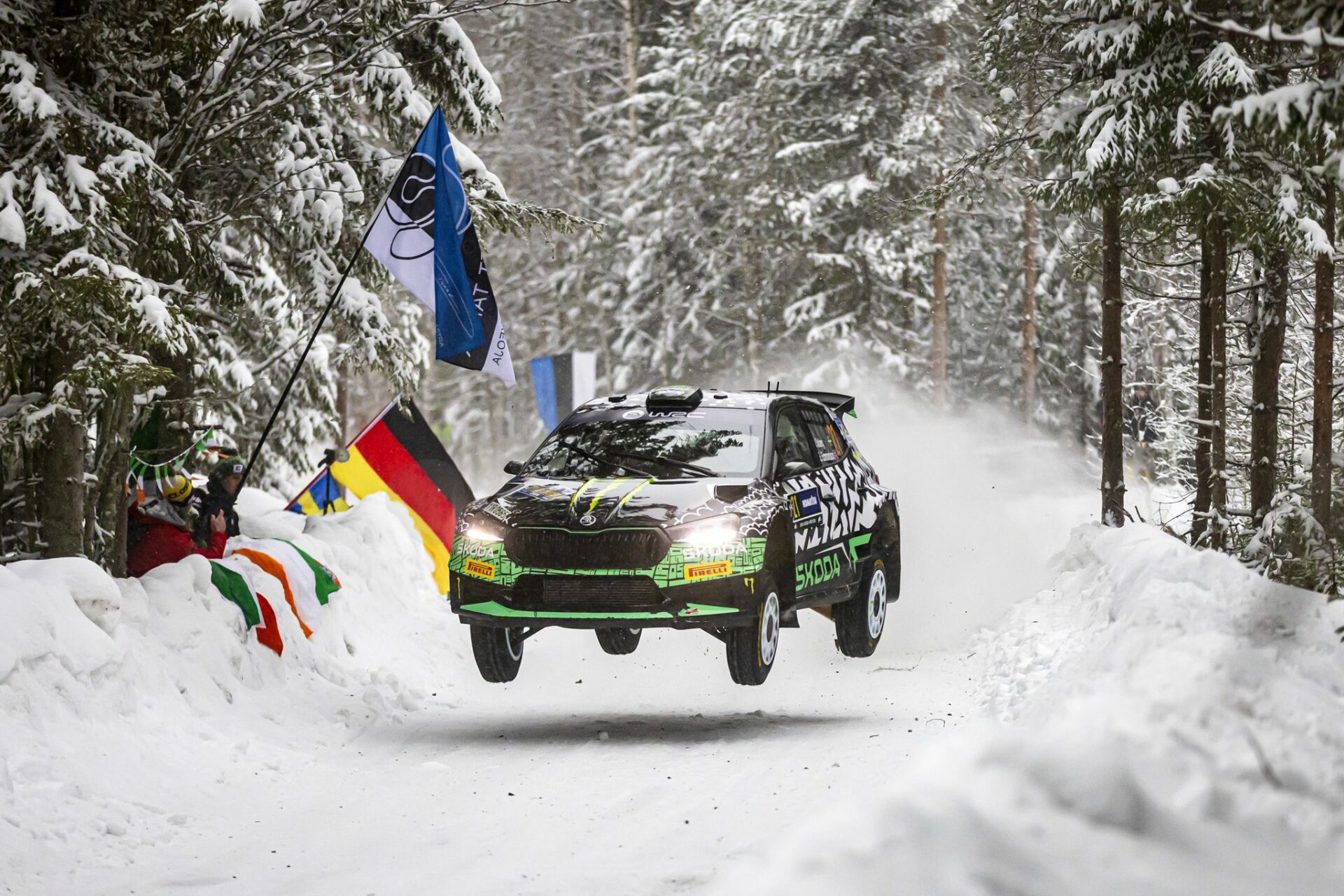 Rally Suecia Solberg Skoda WRC2 motor nieve