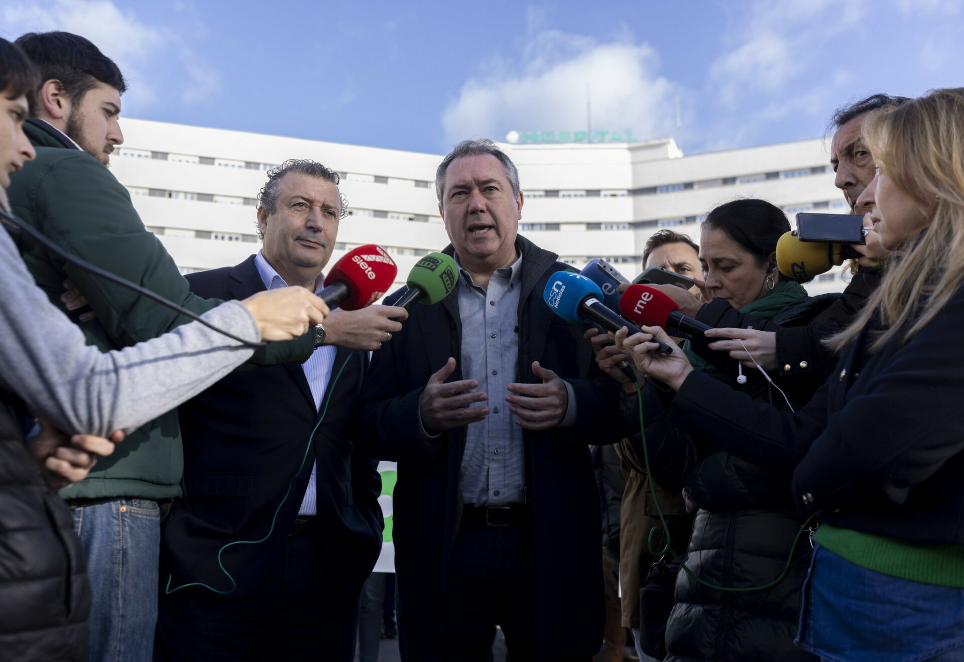 Juan Espadas Javier Fernández PSOE Andalucía hospital sanidad salud