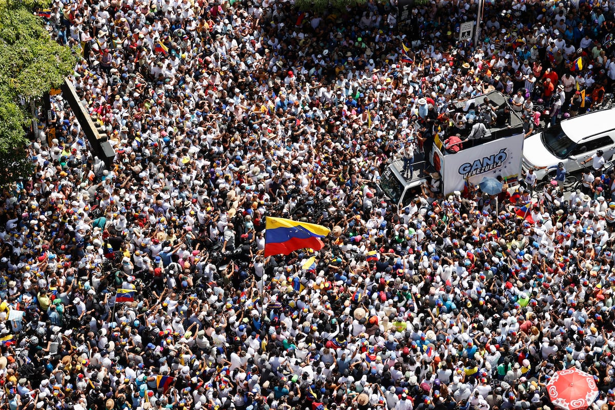 Fotografía de la concentración en Caracas contra el fraude electoral del 28 de julio