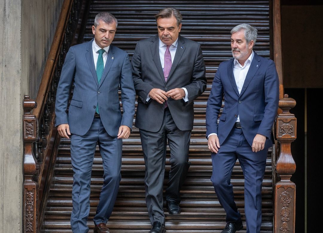 Schinas y Clavijo se reúnen en Canarias