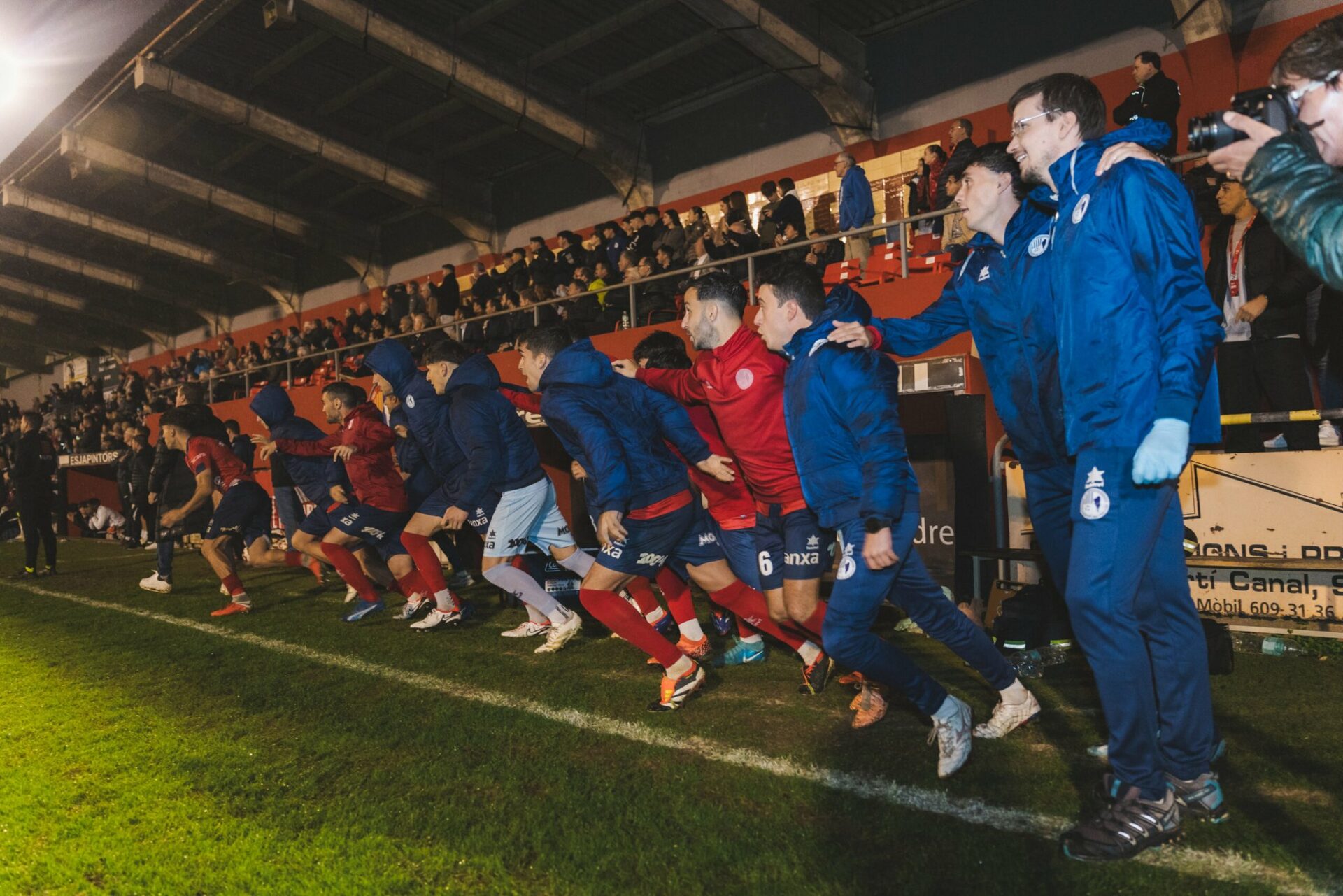 EL Olot celebrando su pase de ronda de Copa del Rey
