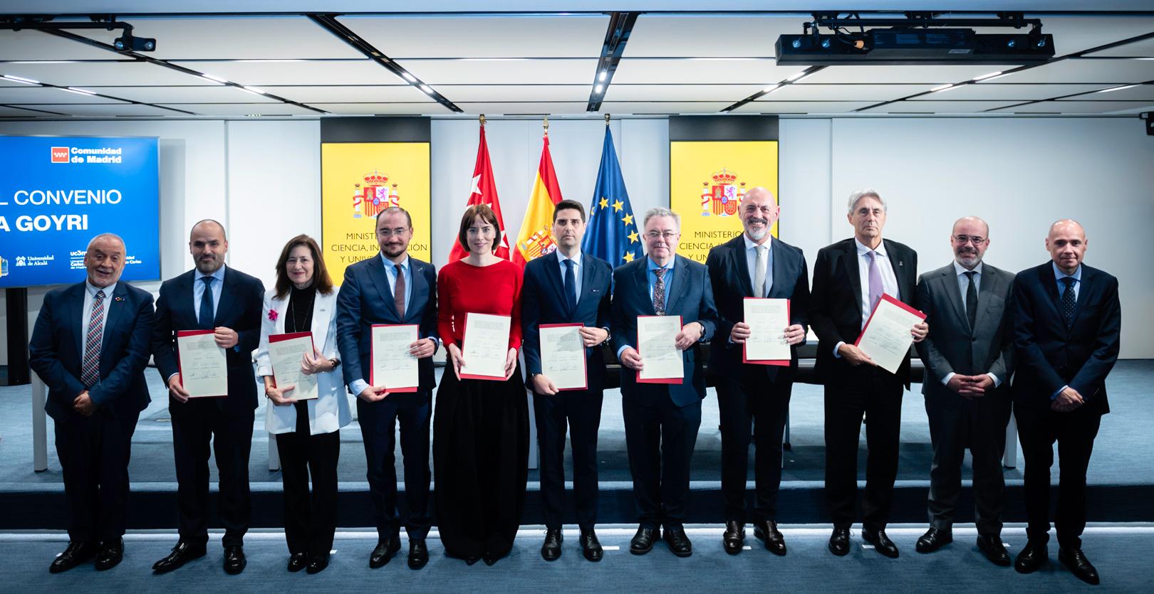 Foto de la ministra Diana Morant junto a los consejeros autonómicos, tras la firma del Programa María Goyri 