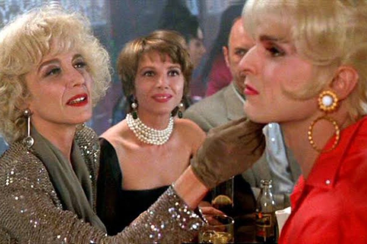 Imagen de la película 'Tacones lejanos' compartida por Miguel Bosé en su perfil de X.