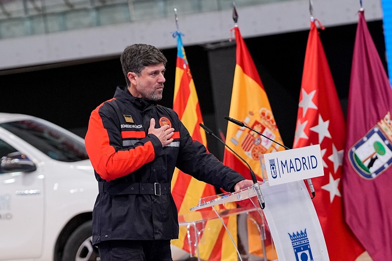 El jefe del Cuerpo de Bomberos de Valencia, Enrique Chisbert, también ha estado presente en el acto. (Foto: Ayto. Madrid).