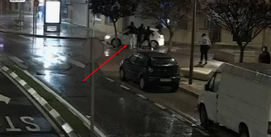 A los cuatro menores detenidos de entre 16 y 17 años se les atribuye un delito de homicidio en grado de tentativa
