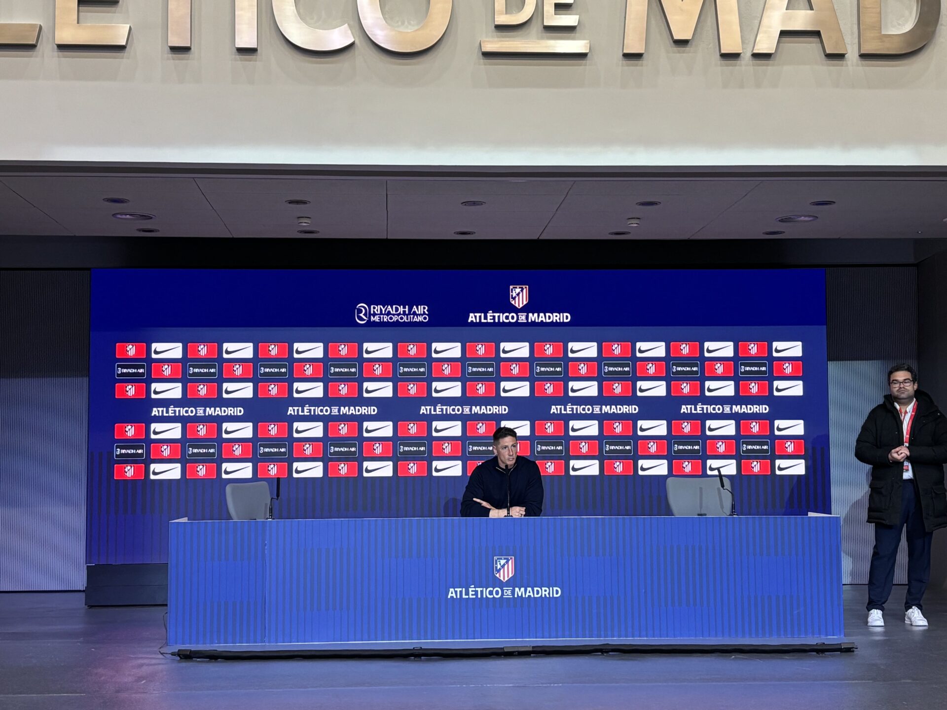 Récord, lluvia y pocos goles en el estreno del Atleti B en el Metropolitano