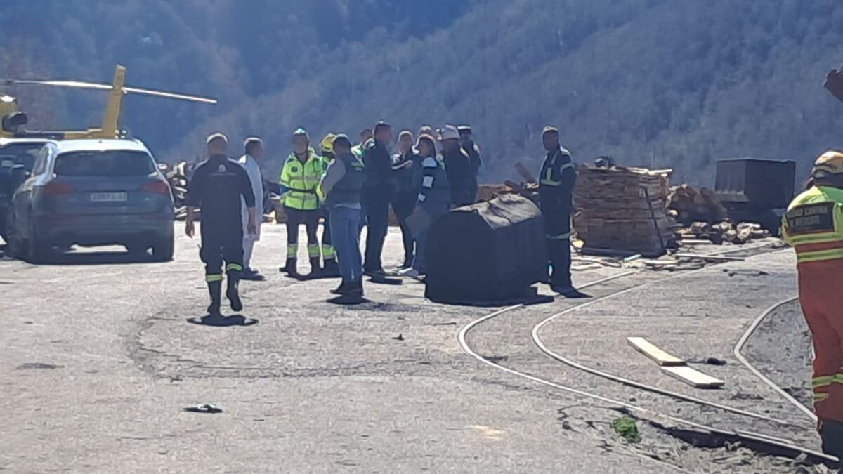 Efectivos de Policía Judicial, Seguridad Ciudadana y del Seprona se han desplazado a Mina Cerredo tras producirse el accidente. (Foto: Guardia Civil Zona de Asturias).
