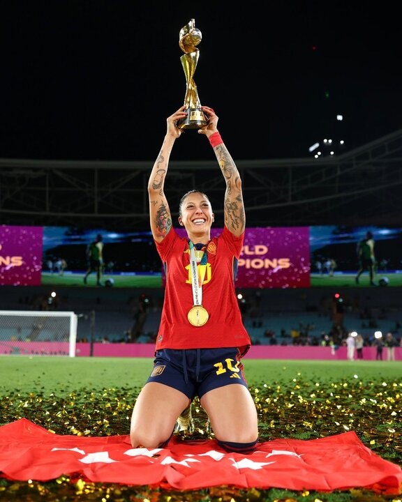 Sigue la polémica entorno a Jenni y la Federación. Fuente: Copa Mundial FIFA/ X