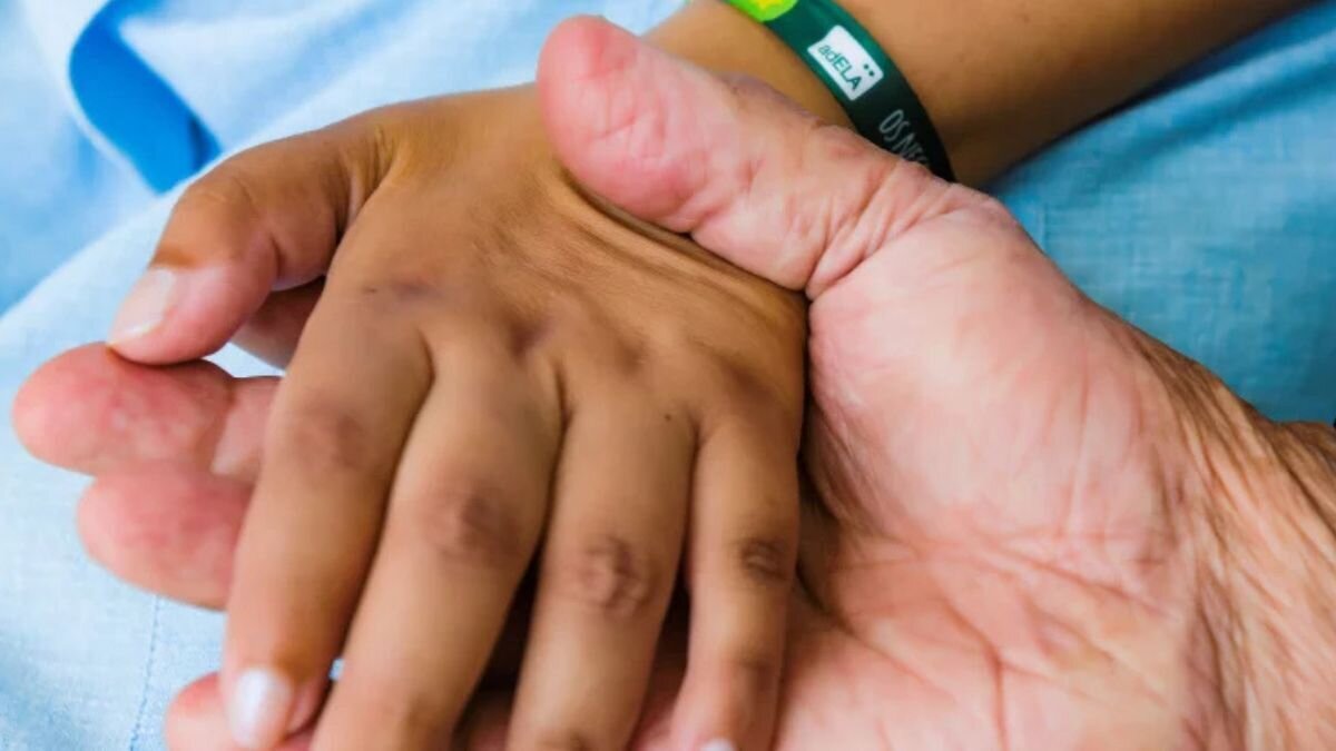 Cuando los pacientes llegan a una fase intermedia, necesitan asistencia continua y, tal y como denuncian desde adELA, "los gastos se vuelven inasumibles". (Foto: adELA).