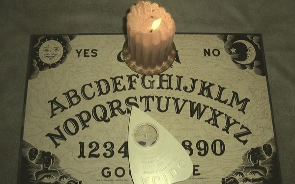 Los peligros ocultos de utilizar una tabla Ouija