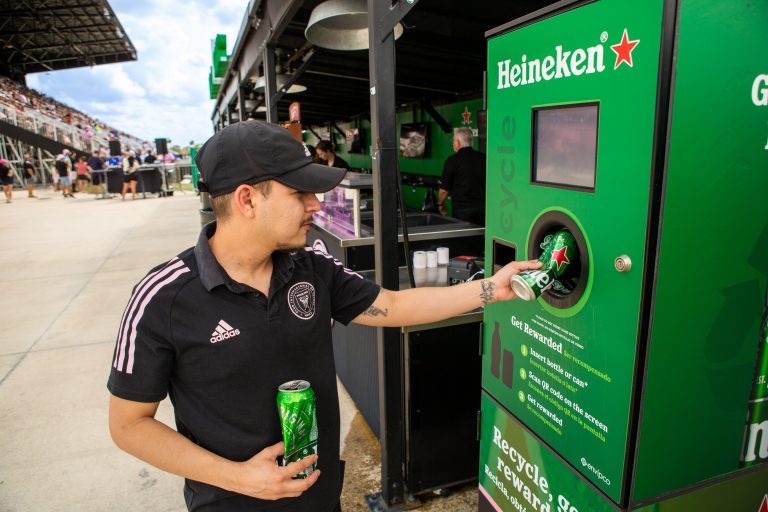 Las acusaciones particulares piden que se cite a Heineken como investigado en el caso Restalia y 100 Montaditos