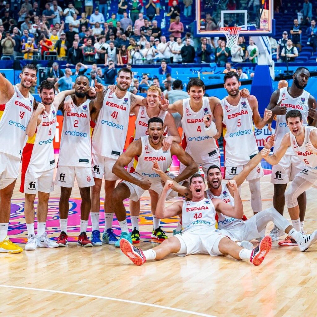 Miembros De La Selección Celebrando El Triunfo Del Eurobasket 2022. Cuarto Eurobasket Para España 
