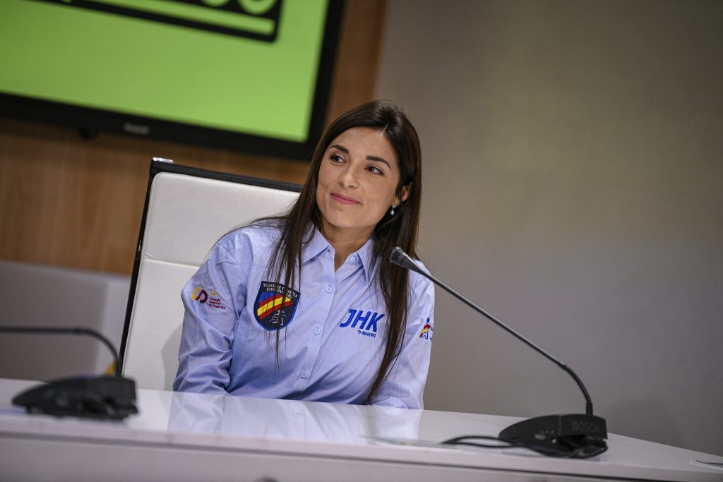 Sara Fernández, Capitana De La Selección Española De Automovilismo En Los Fia Motorsport Games 