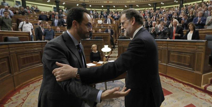 El PP renuncia a la LOMCE a cambio de un acuerdo con el PSOE en las pensiones