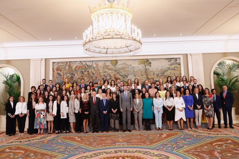 Felipe VI se reúne con los nuevos letrados de la Administración de Justicia