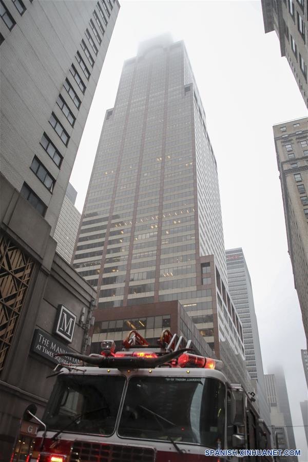 Un helicóptero se estrella contra la azotea de un edificio en Nueva York