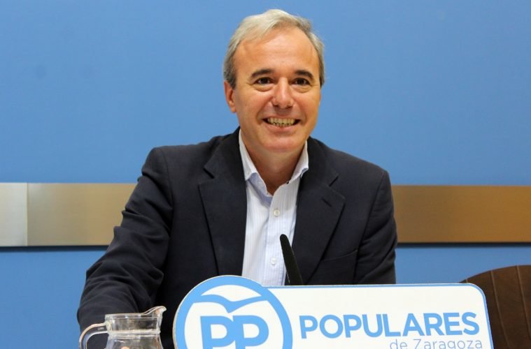 El popular Azcón, investido alcalde de Zaragoza con los votos de Cs y Vox