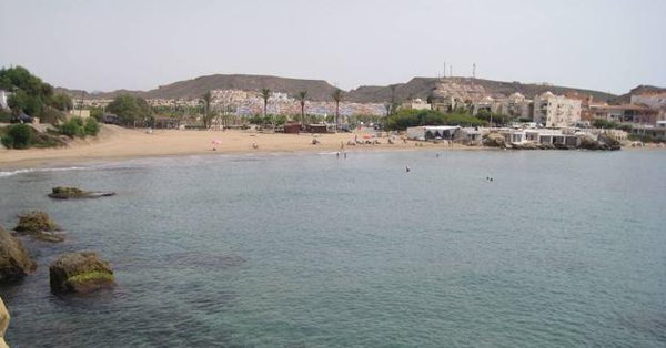 Hallan el cadáver de una mujer flotando en el mar en Pulpí (Almería)