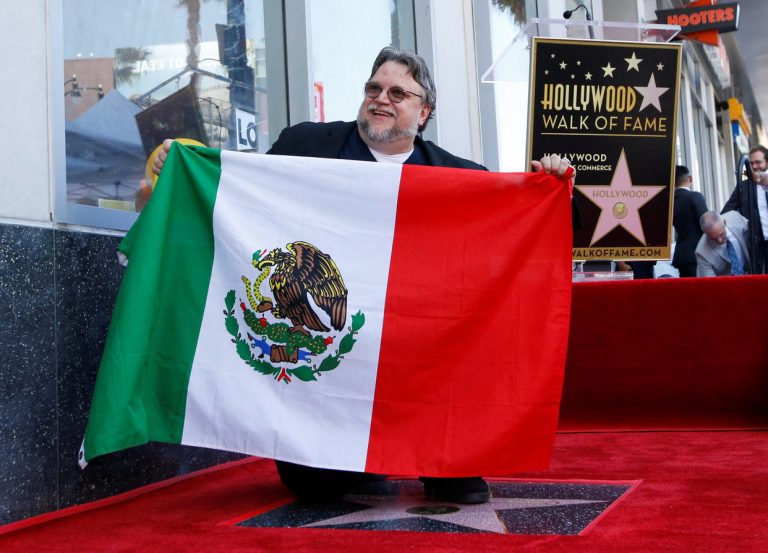 Guillermo del Toro fue distinguido en el Paseo de la Fama