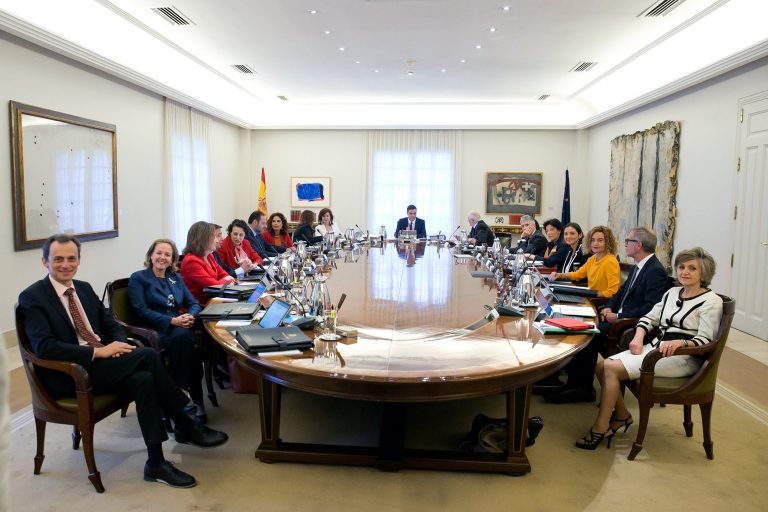 Sánchez comunica los relevos a los ministros que no seguirán en el Gobierno