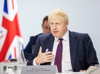 Boris Johnson desafía a la oposición en el Parlamento