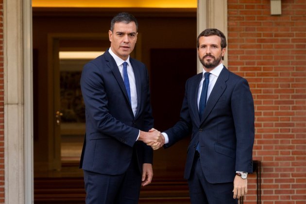 Sánchez y Casado se reúnen para hablar de Cataluña, economía y el CGPJ