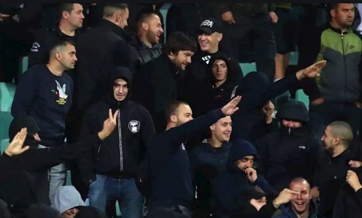 Video – El racismo se hizo presente en el partido Inglaterra-Bulgaria