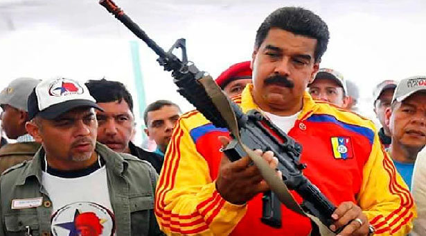 Maduro entregará fusiles a más de 320.000 milicianos para labores de patrullaje