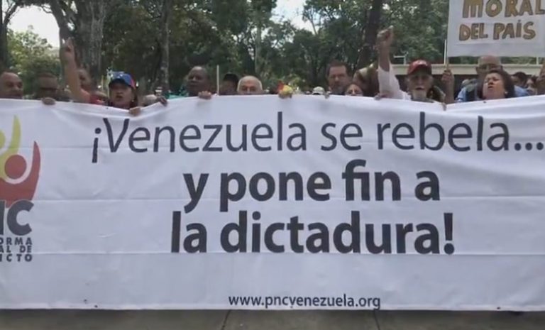 A pocas horas del 16 de noviembre, ciudadanos tomaron las calles de Caracas