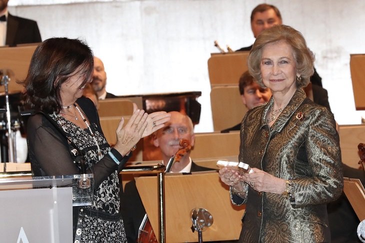 Manos Unidas premia a la reina Sofía por su apoyo a las personas necesitadas