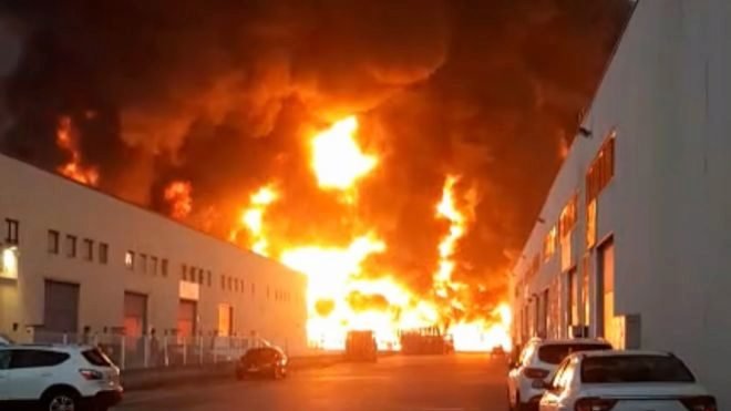 Incendio en una empresa de Montornès (Barcelona) activa el Plan Emergencias Químicas