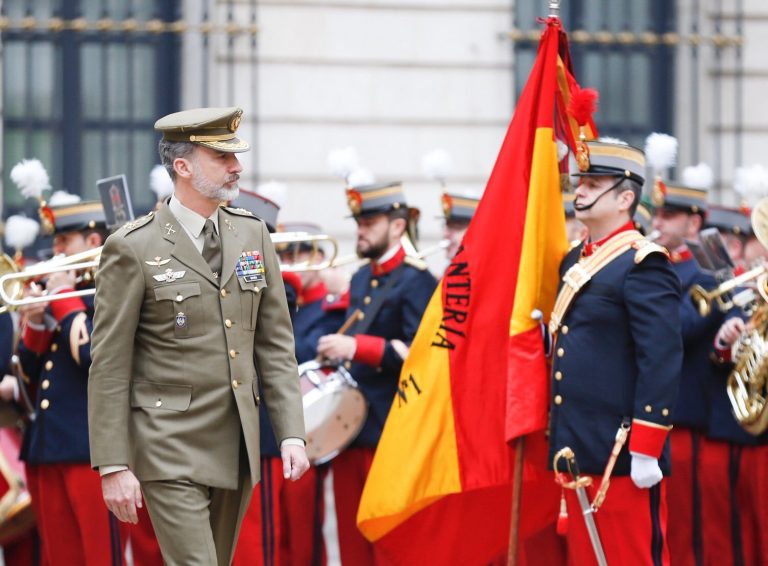 Felipe VI hace su primera visita como rey al Cuartel General del Ejército