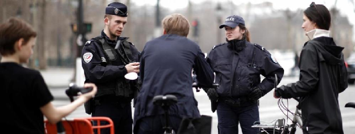 Francia coronavirus: Policías franceses amenazan con no vigilar el confinamiento si no reciben mascarillas
