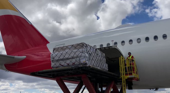 Aterriza avión en Madrid con 113 toneladas de material sanitario
