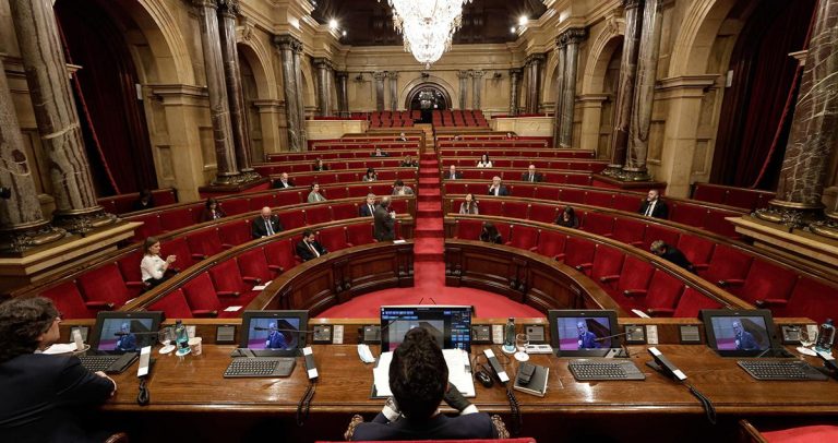 Los comunes proponen que el Parlament rechace la corrupción en Cataluña