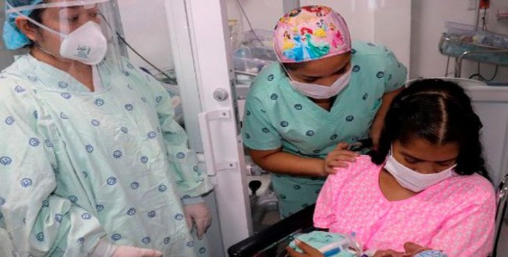 Mujer contagiada en Colombia con la COVID-19 da a luz en medio de un coma inducido