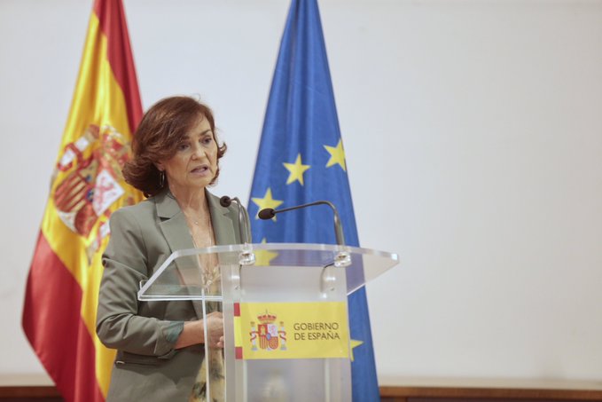 Carmen Calvo: Vamos a preservar las pensiones y el sueldo de los funcionarios