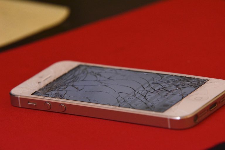 ¿Se te ha roto la pantalla del smartphone? Ya puedes cambiarla en 24 horas