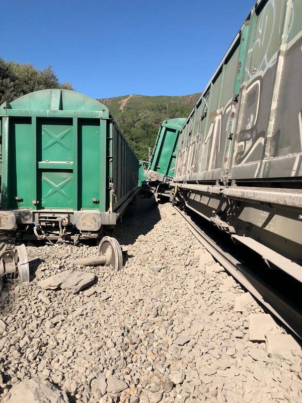 Cortado el tráfico ferroviario entre Asturias y León por un descarrilamiento