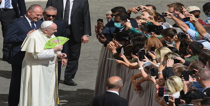 Vaticano: Primera audiencia así fue la primera audiencia pública del papa Francisco con fieles después de 189 días