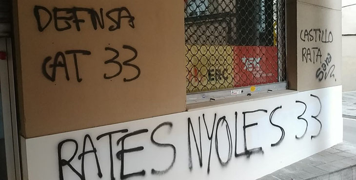 Pintadas contra la sede de ERC en Mataró tras el fichaje de un excargo de PSC