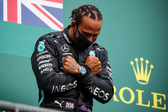 Lewis Hamilton está dispuesto a renovar su contrato con Mercedes
