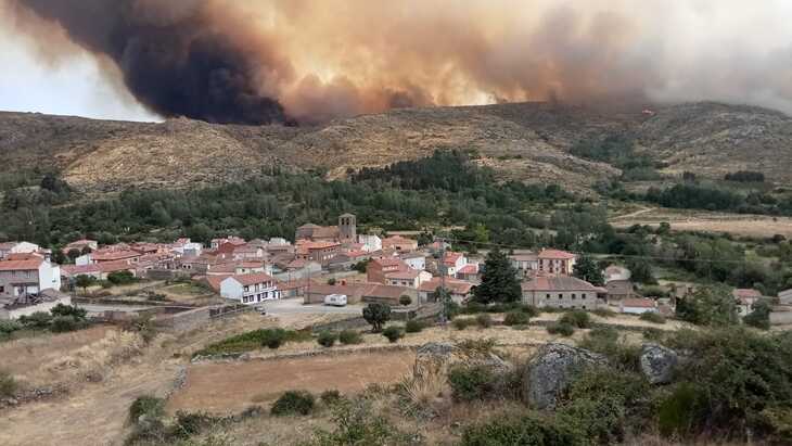 Continúa activo el incendio de Navalacruz (Ávila) que ha quemado más de 12.000 hectáreas