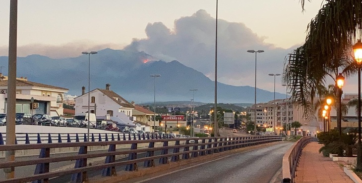 Más municipios desalojados por la gravedad del incendio de Sierra Bermeja