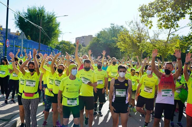Miles de personas participan en la carrera contra el cáncer en Madrid