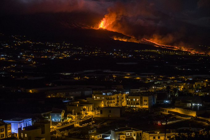 La lava del volcán sigue avanzando y cada vez más viviendas afectadas