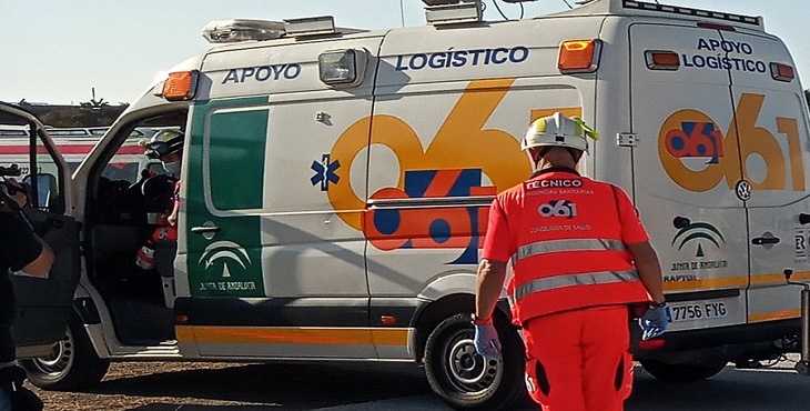 Dos fallecidos y tres heridos tras volcar autobús en Pedrera (Sevilla)