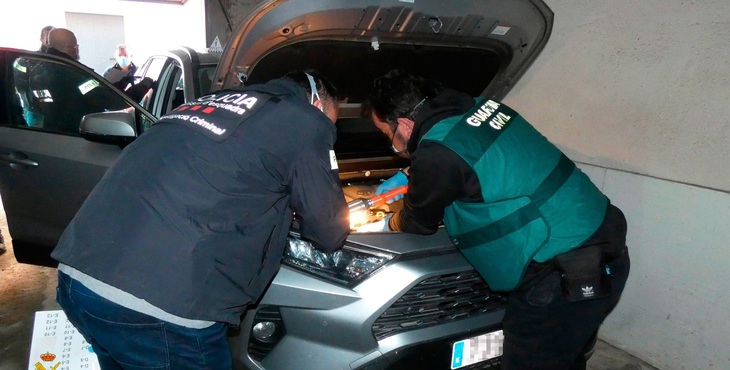 Mossos y Guardia Civil desarticulan un grupo que robaba vehículos